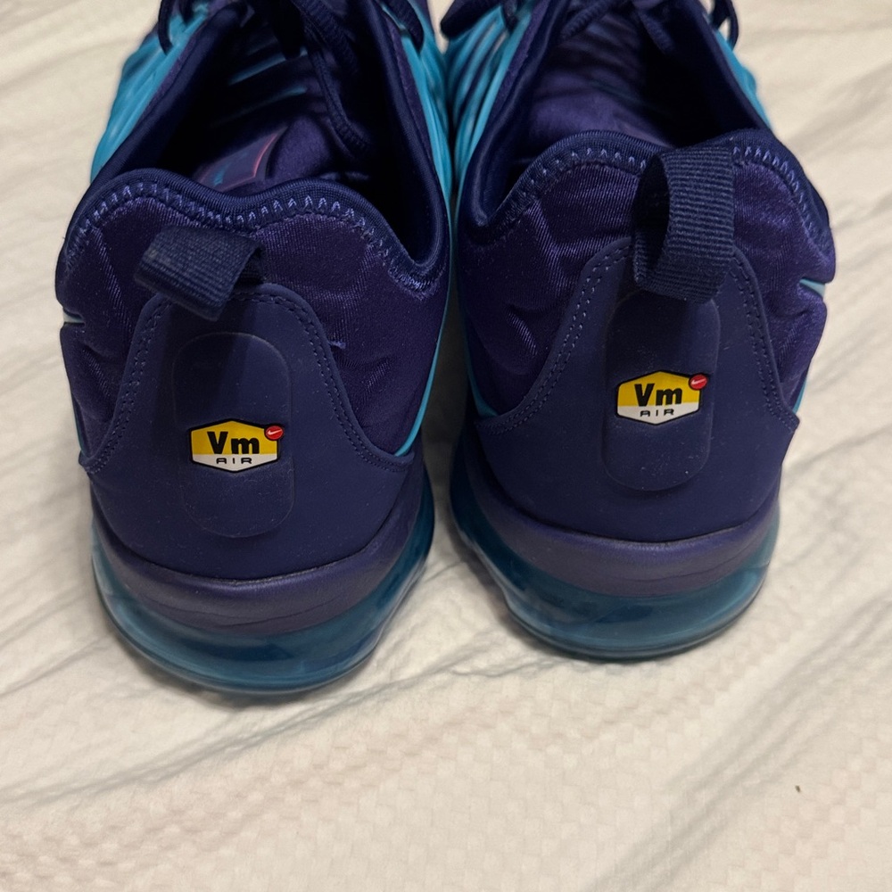 Nike Vibrant Blue and Pink Athletic Shoes - Picture 3 of 7